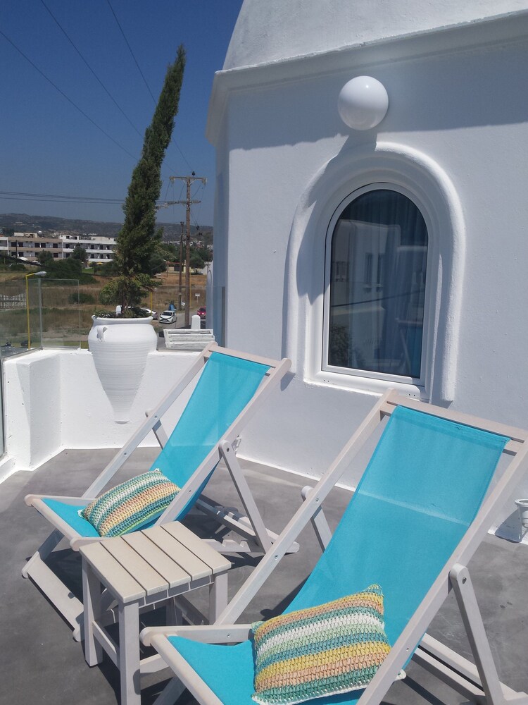 Kouros Home Hotel