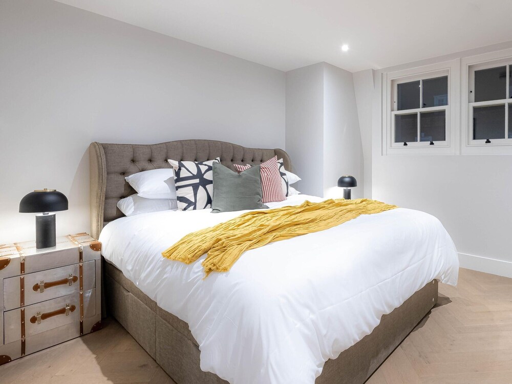 Three Bedroom Near Brick Lane by Belvilla