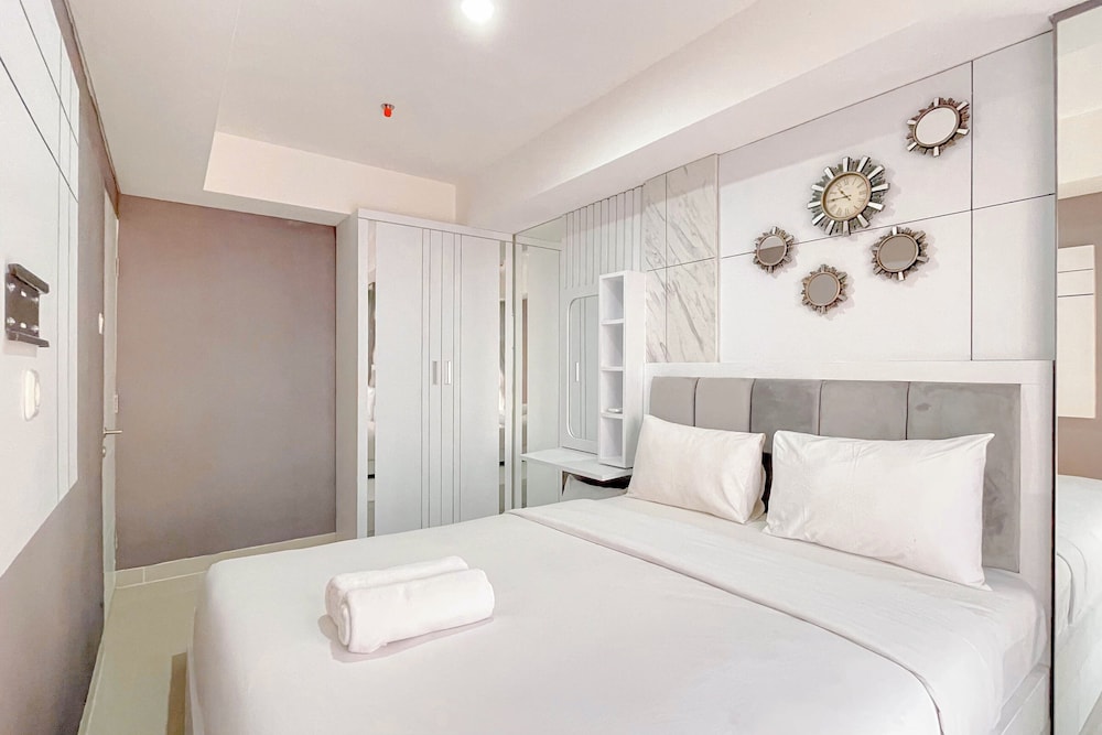 Grey Toned 1Br Apartment Tamansari Skylounge Makassar