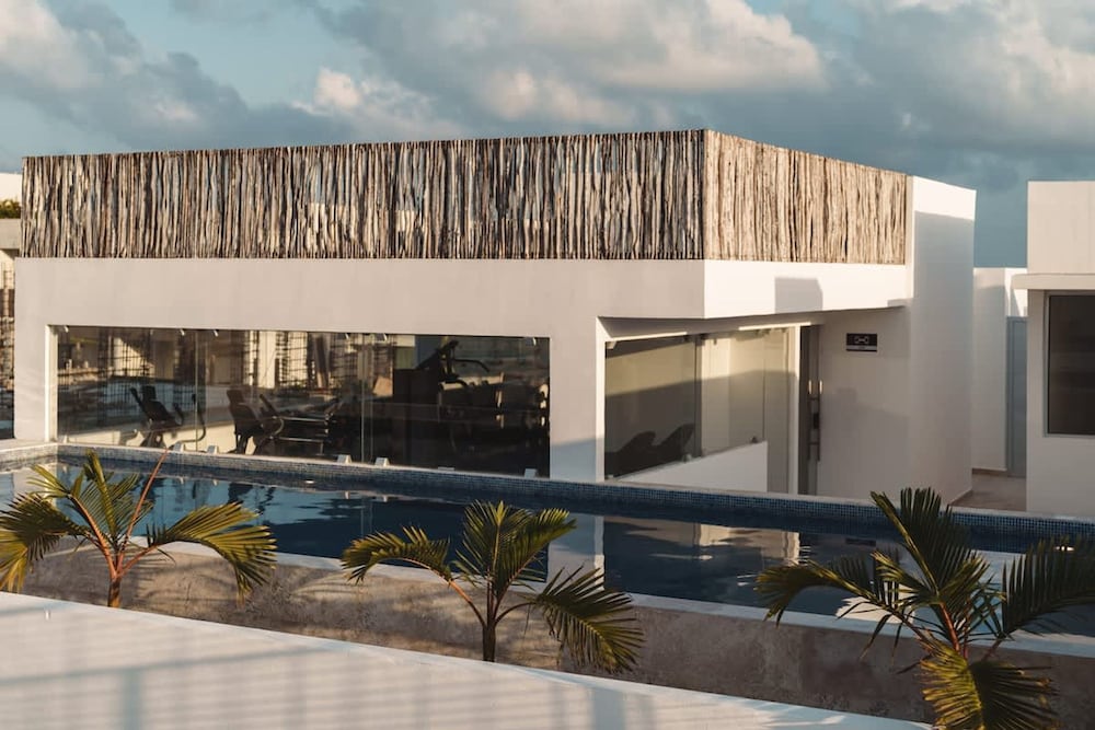 Zama Condo w Rooftop Pool Gym Coworking Cinema