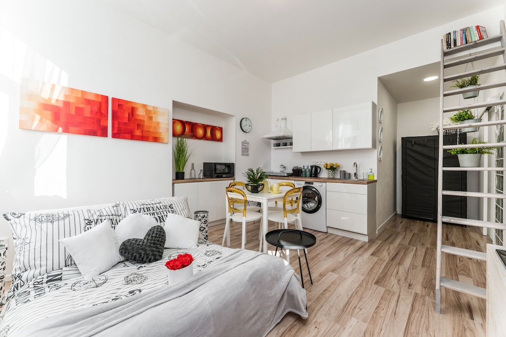 APT in Alb. nad Orlici by Michal&Friends view 5