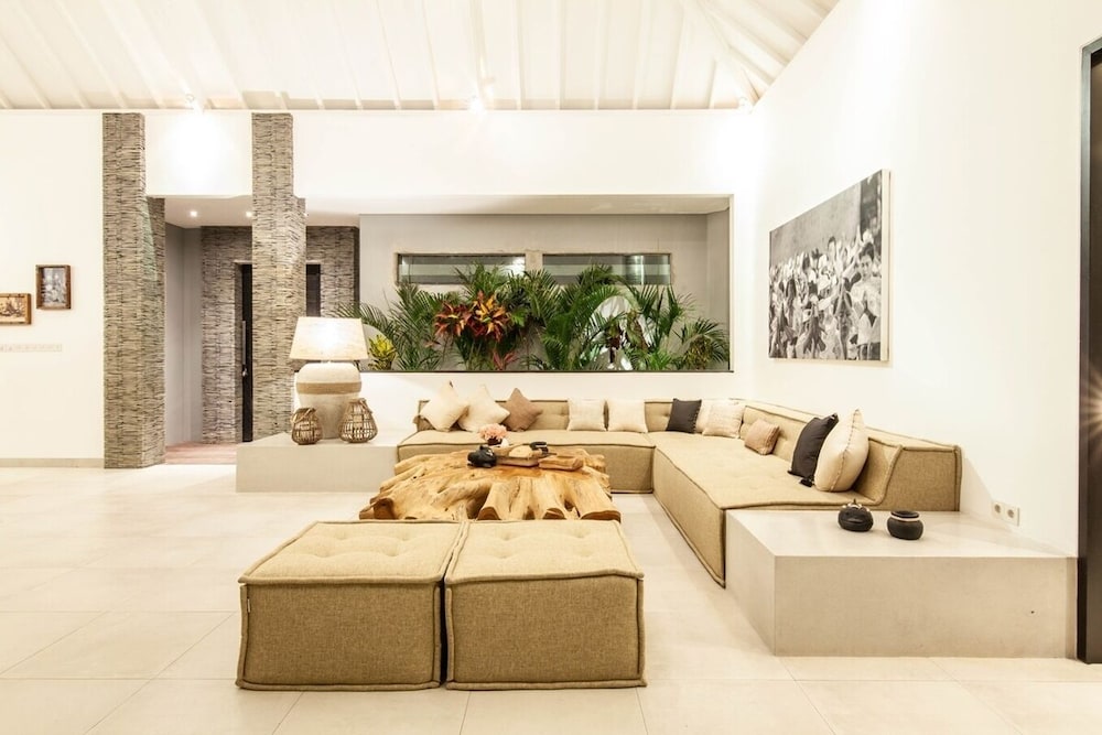 Contemporary 4BR Villa, 400m to Canggu Shore