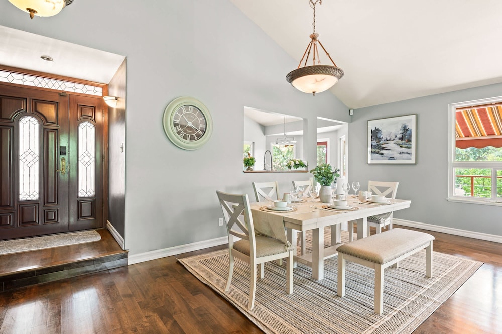 Mountain View Family Retreat w Game Room Scenic Decks