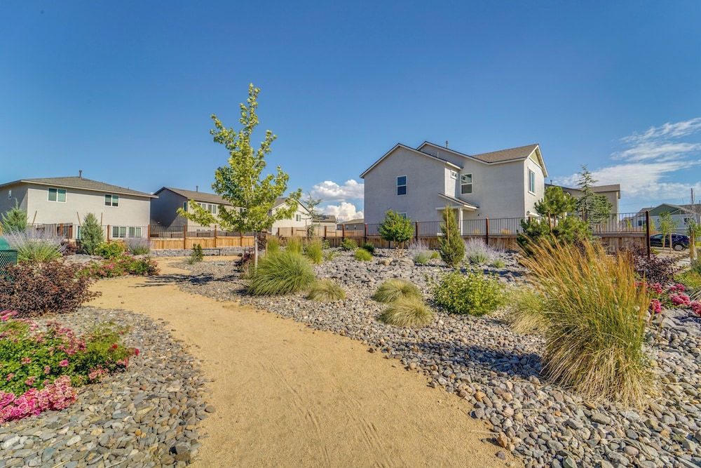 Reno Vacations - Modern Reno Vacation Home: Easy Access to Nature - Property Image 6