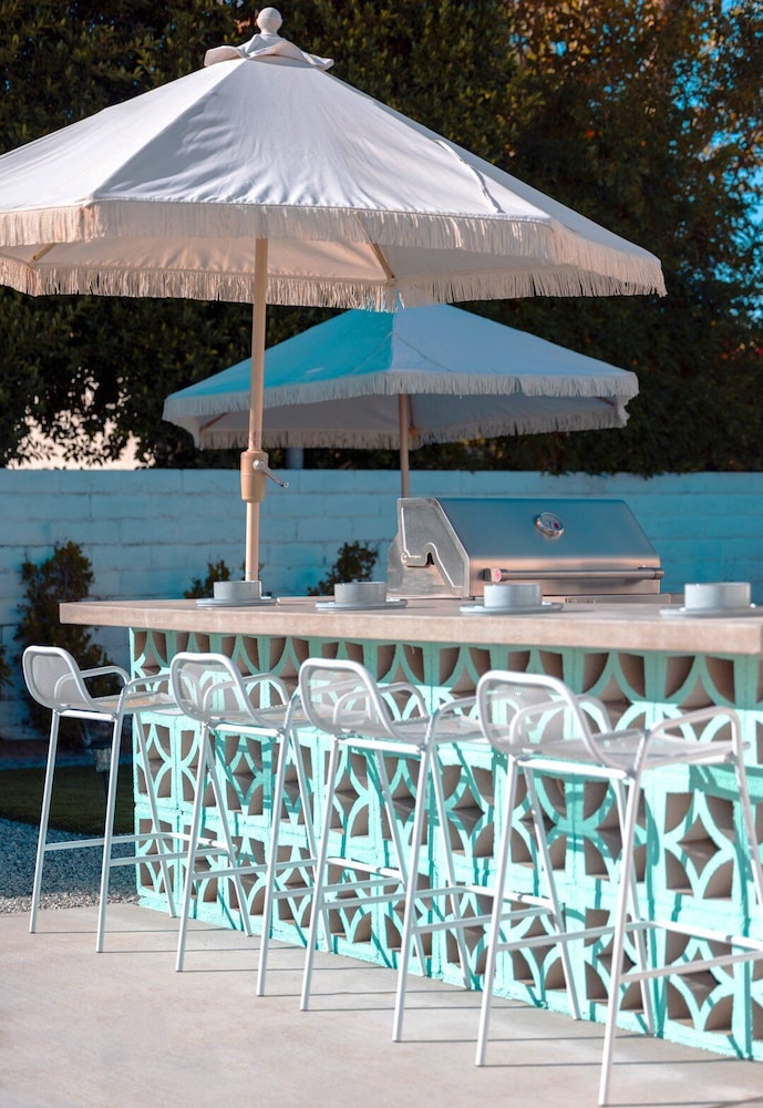Caliente Oasis