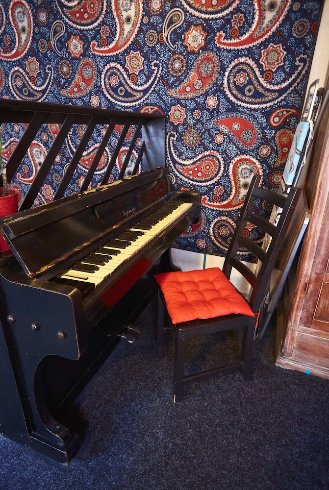 Guest House Gallery and More
