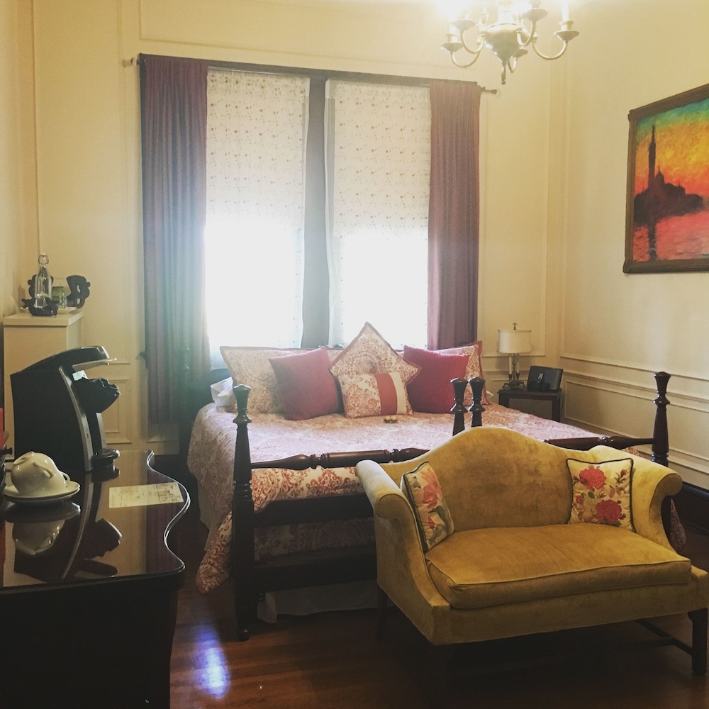 The Inn at Irwin Gardens view 4