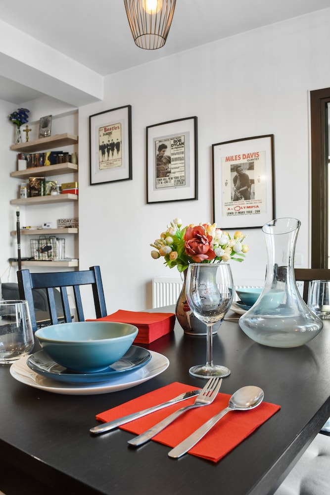 Bohemian Apartment with balconies view 5