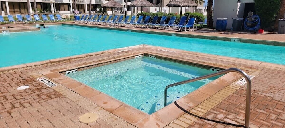 Saida Beachfront Luxe Condo Two Heated Pools 2 Bedroom Condo