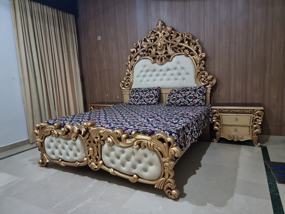 Impeccable 4-bed Villa in Gujrat