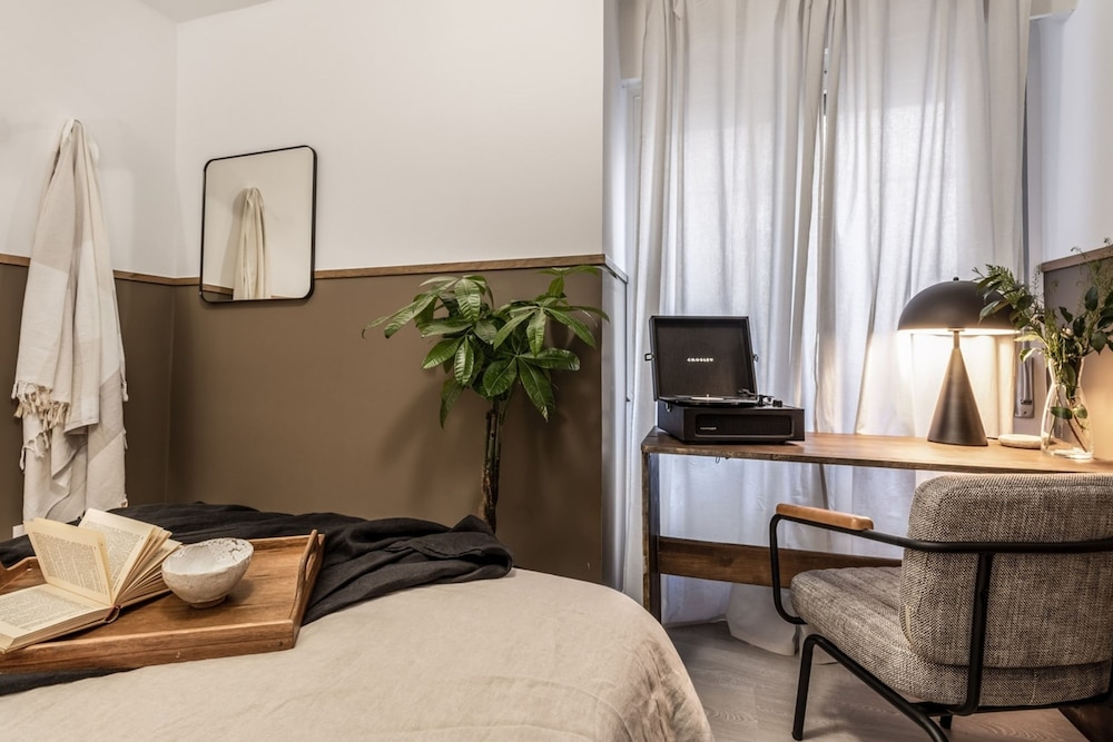 Beraldi - 1 Bedroom and Shared Pool in Trafalgar