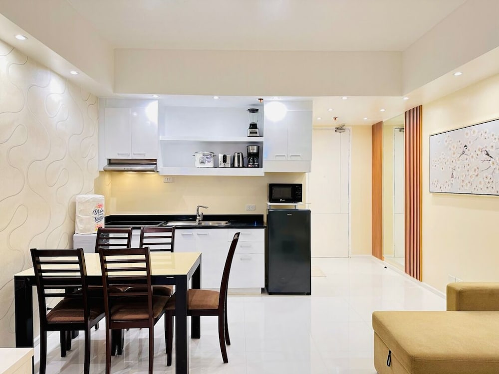 La Mirada Deluxe Suites with Oceanview