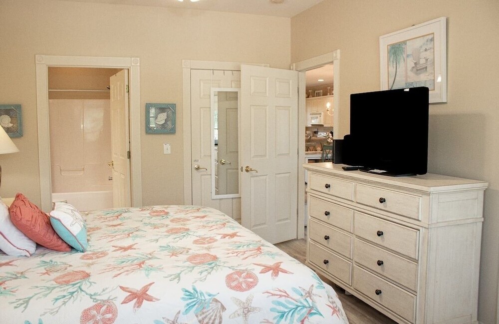 Magnolia Pointe 4801-202 2 Bedroom Condo