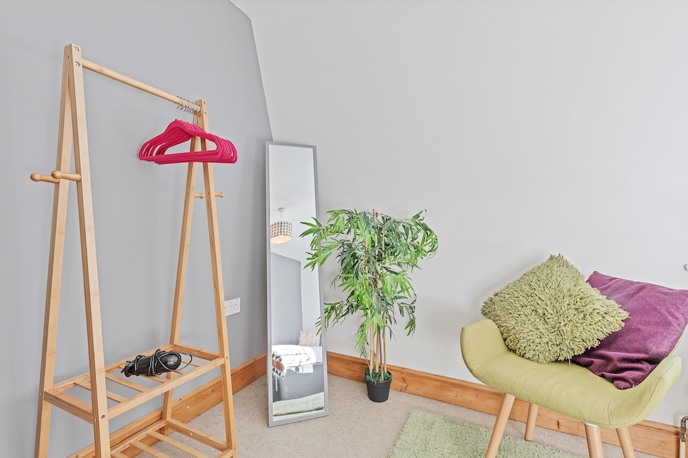 Pebble Mews House | By My Getaways | Parking for one small car