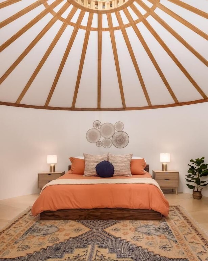 Creekside Yurt - The Dreamer