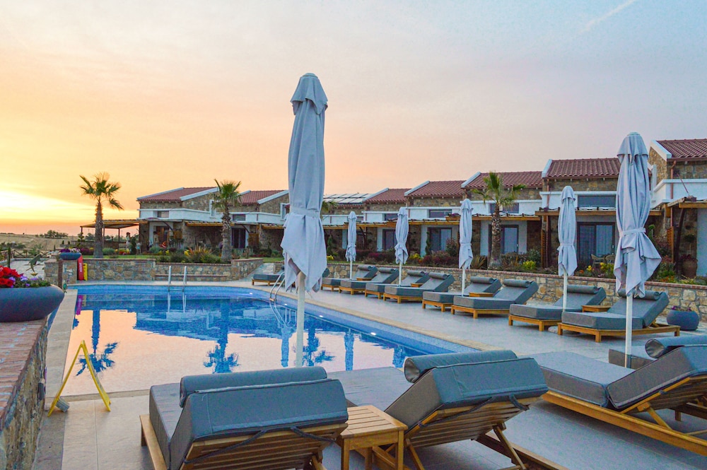 Akrolithos luxury suites photo 4