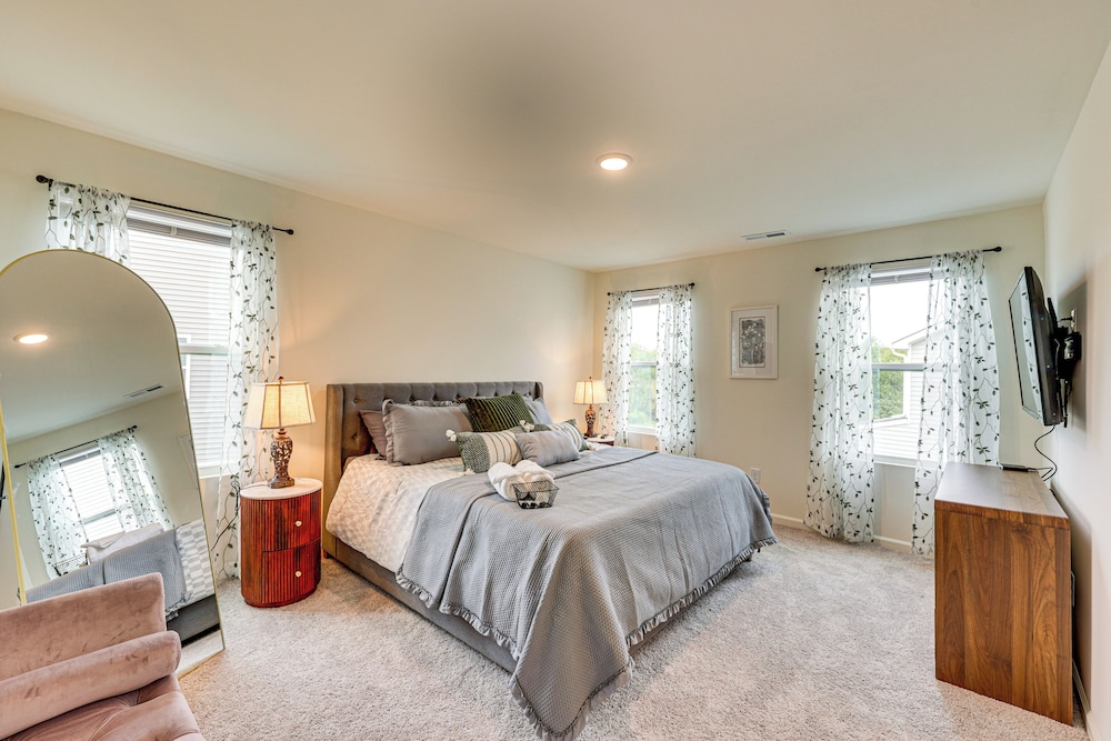 Screened Patio: Townhome 3 Mi to Dtwn Wilson!