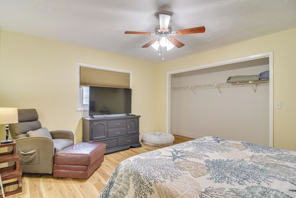 Pet-friendly Tampa Bay Getaway: Walk to the Water!