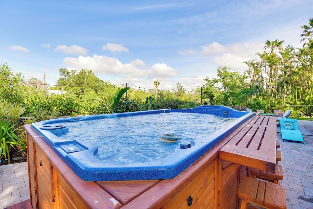 Dock, Kayaks & On-site Pond: Terra Ceia Home