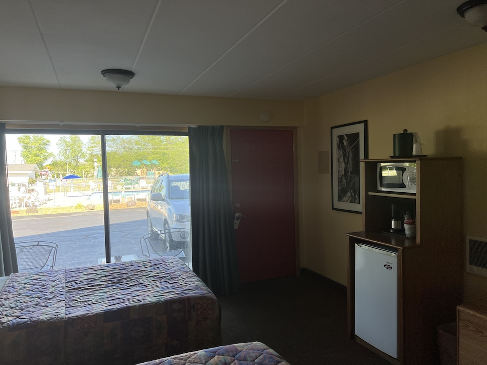 All Star Inn & Suites