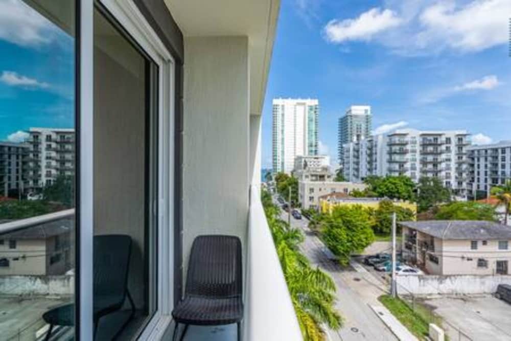 Modern 1BR Apt In Edgewater Free Parking