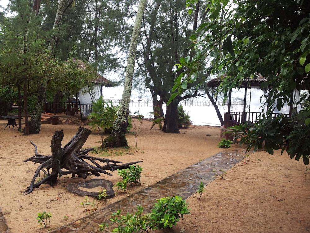 Nataya Roundhouse Coral Bay Resort and Spa