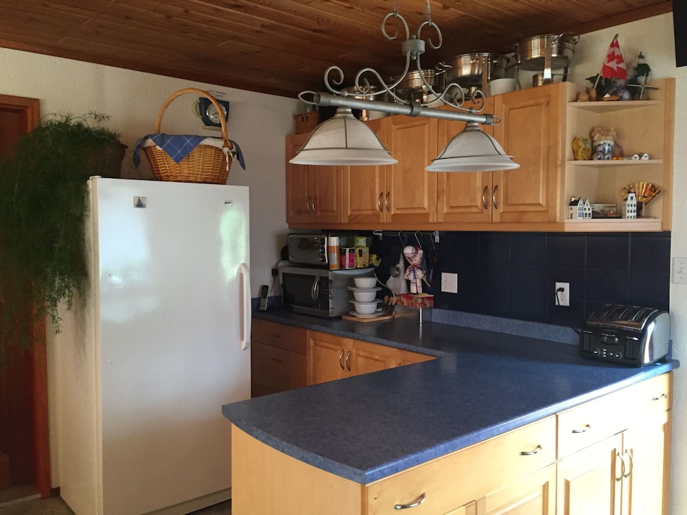 Blue Grouse Country Inn Bed & Breakfast