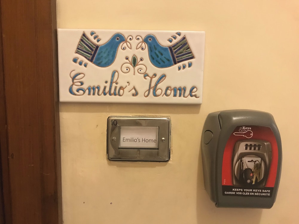 Room in Guest Room - Emilio's Home Triple Room in our Cozy and Comfortable Establishment