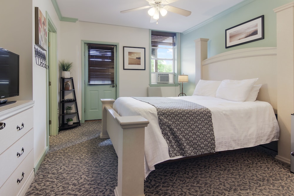 Stone Waters Inn