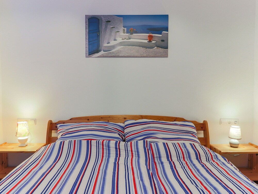 Central Apartment With Balcony, Terrace, Garden, Deckchairs