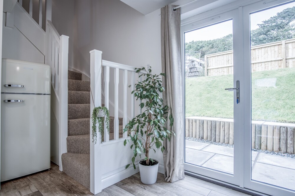 Brook Cottage - 2 Bedroom Cottage - Dale view 2