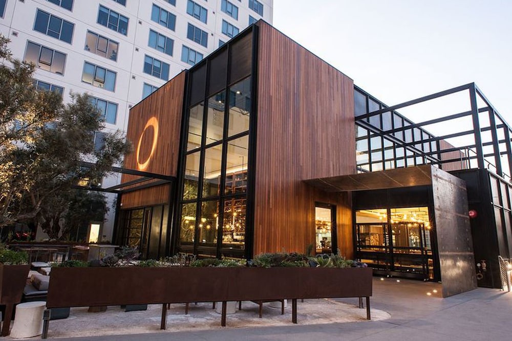 Downtown LA Luxury Two Bedroom Apartment