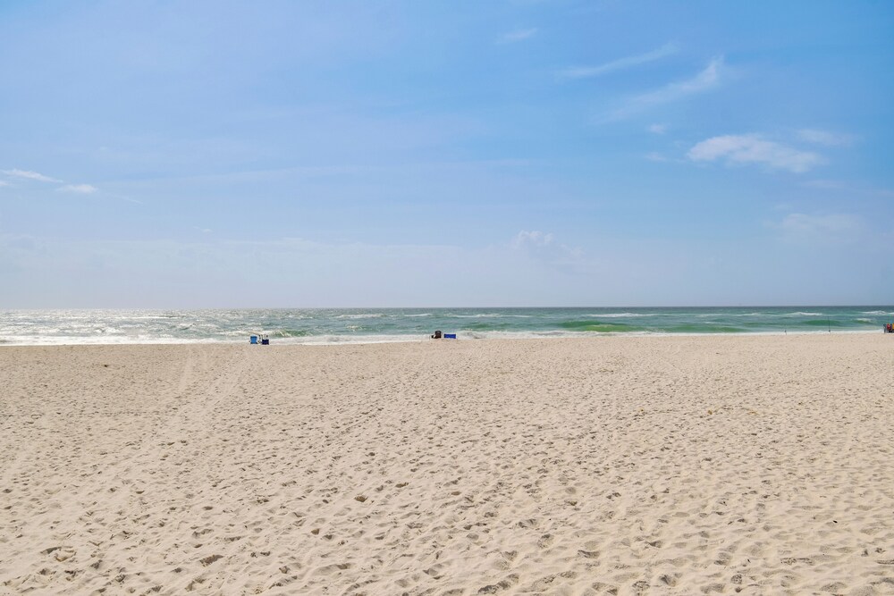 On-site Beach Access: Studio in Gulf Shores
