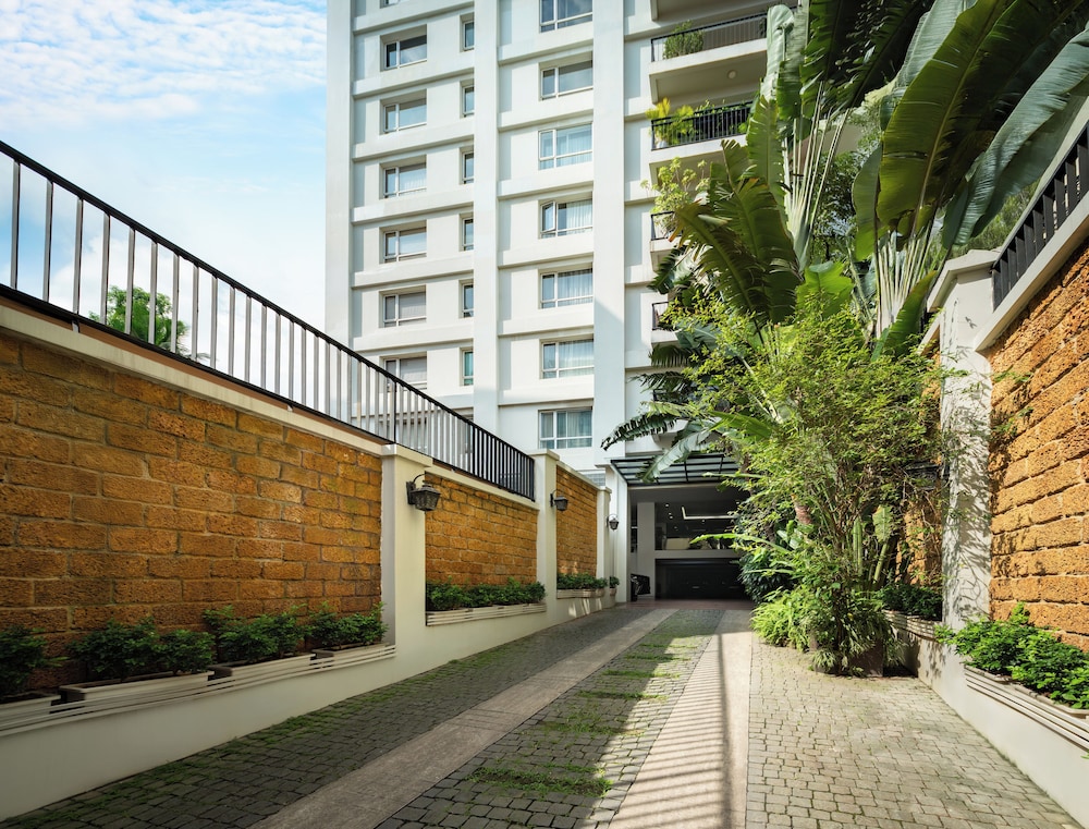 Elegant Suites Central