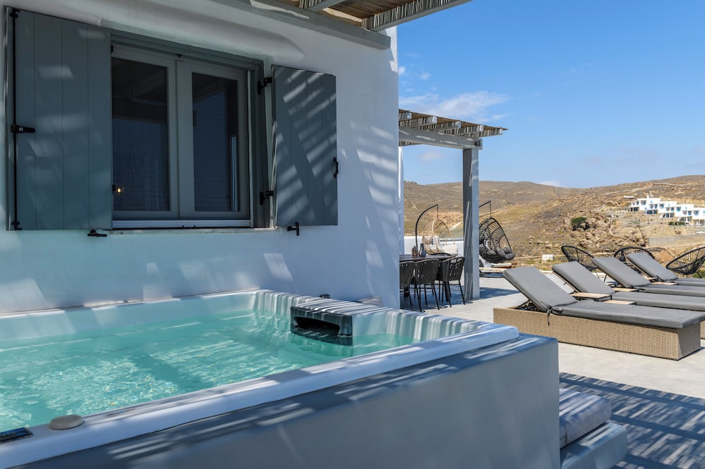 Mykonist Merchia Beach Villas & Suites