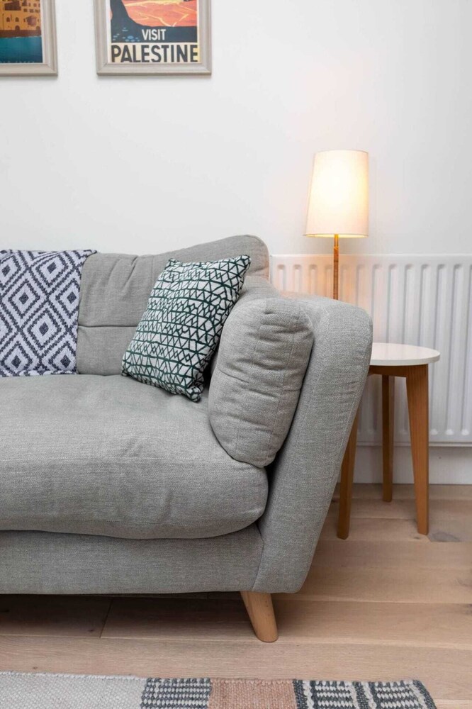 Stylish and Light 1 Bedroom Flat Near Victoria Park
