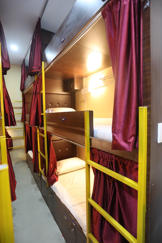 Mango Goregaon Hostel & PG
