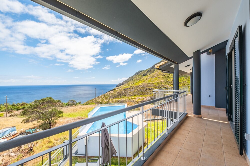 Villa Eastern Edge by Homie