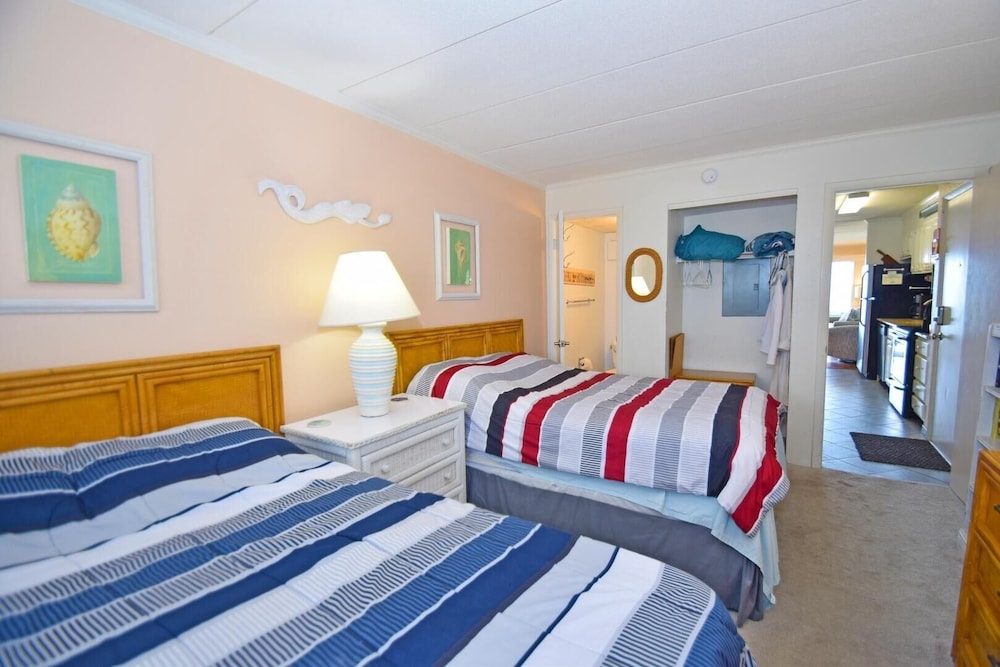 Diamond Beach 511 1 Bedroom Condo by RedAwning view 3