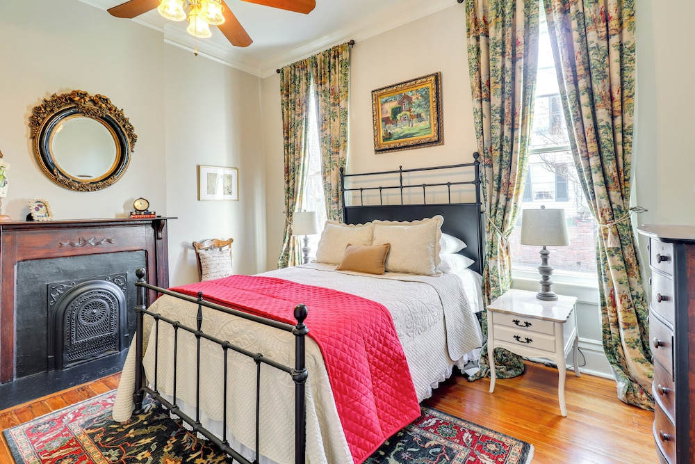 Walk to Mississippi River & Dtwn: Historic Haven!