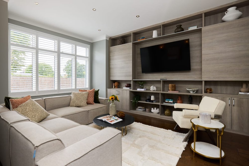 The Roehampton Place - Elegant 5bdr House With Garden Parking