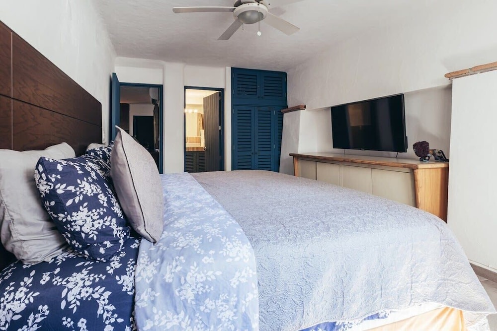 Cozy 2BR King Beds - Rooftop Pool - Fast Wifi