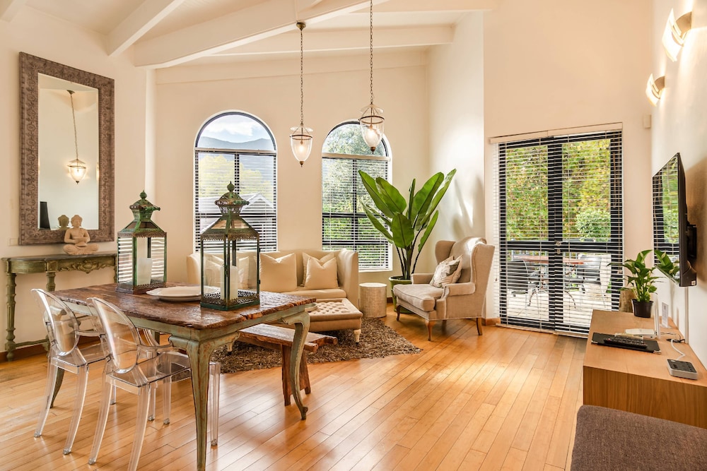 The Ivy Apartments