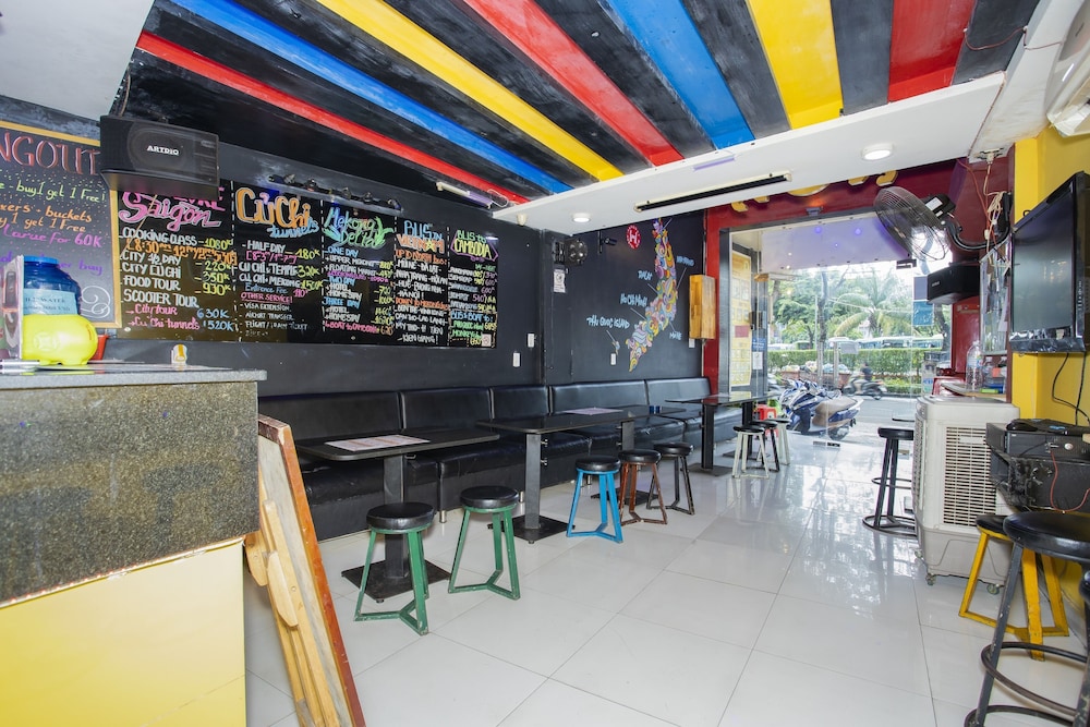 Hangout Hostel HCM