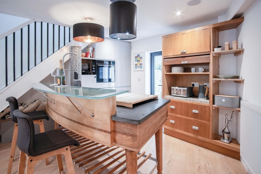The Cottage - 2 Bedroom Cottage - Tenby