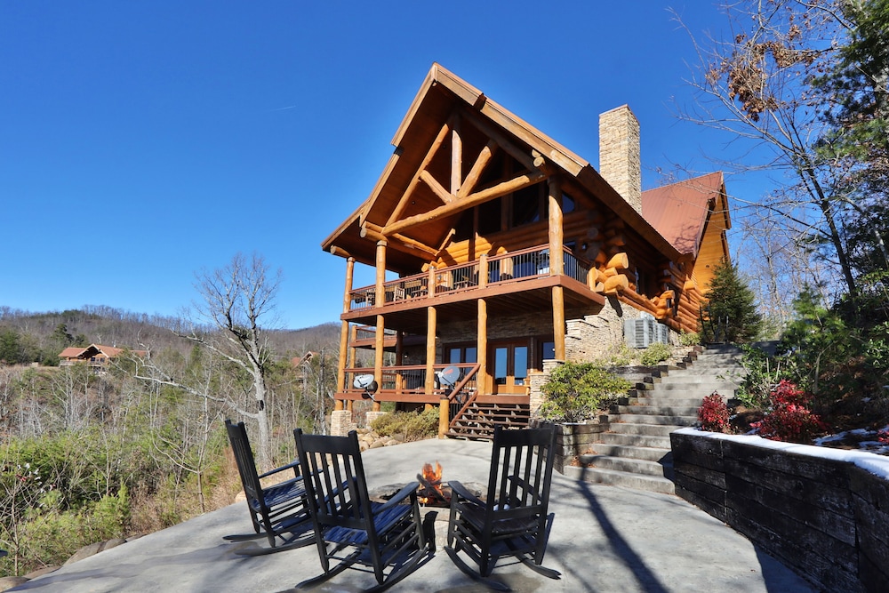 Grampy Camp Lodge at Gatlinburg