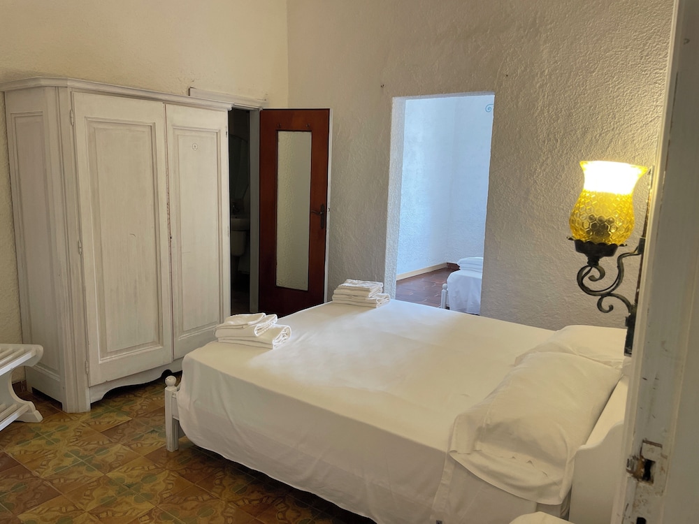 AL FARO VINTAGE HOTEL -SPIAGGIA LA CINTA-SAN TEODORO
