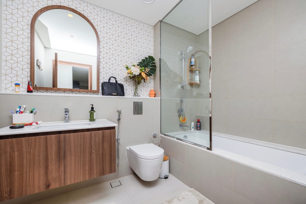 Cozy 1BR at Vida Residences Creek Beach