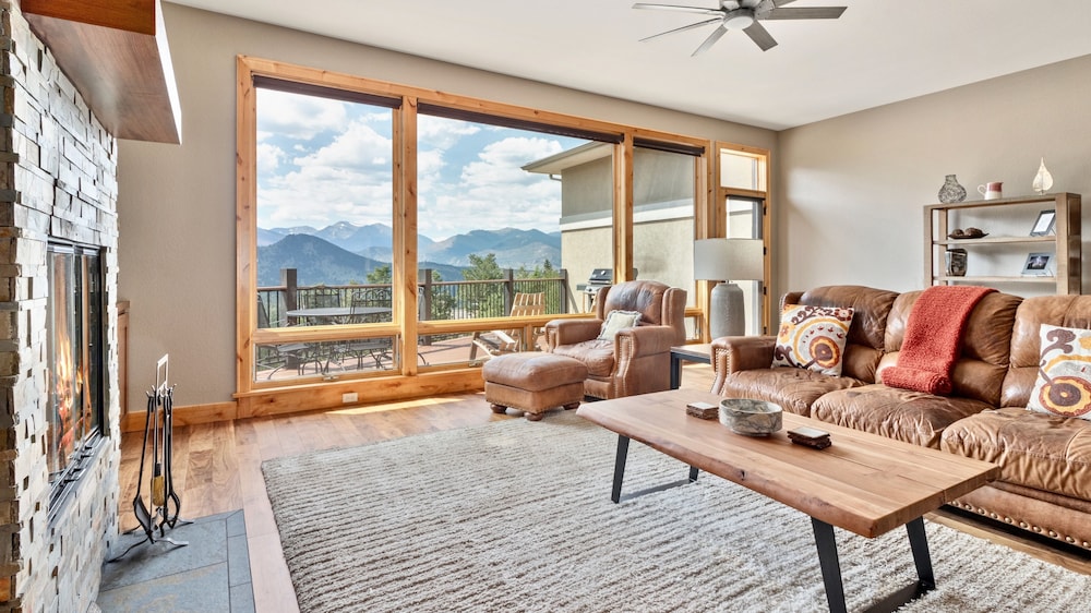 Serenity Luxury Vacation At Windcliff 3 Bedroom Home by RedAwning view 5