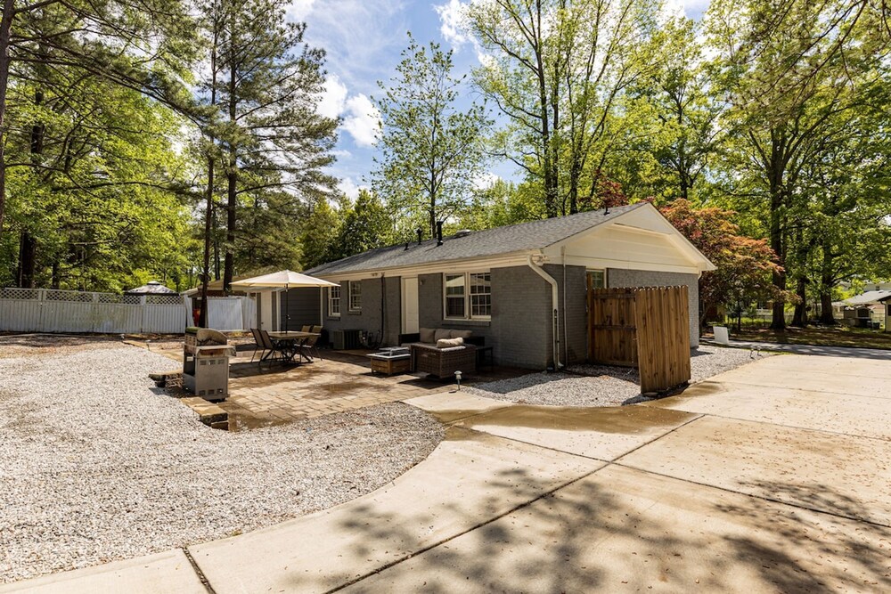 Cozy 3BR Home Patio Grill Free Parking Wi-fi - Property Image 6